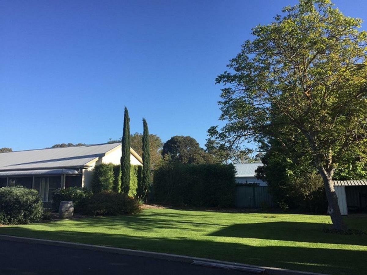 Alexander Cameron Suites Penola Buitenkant foto